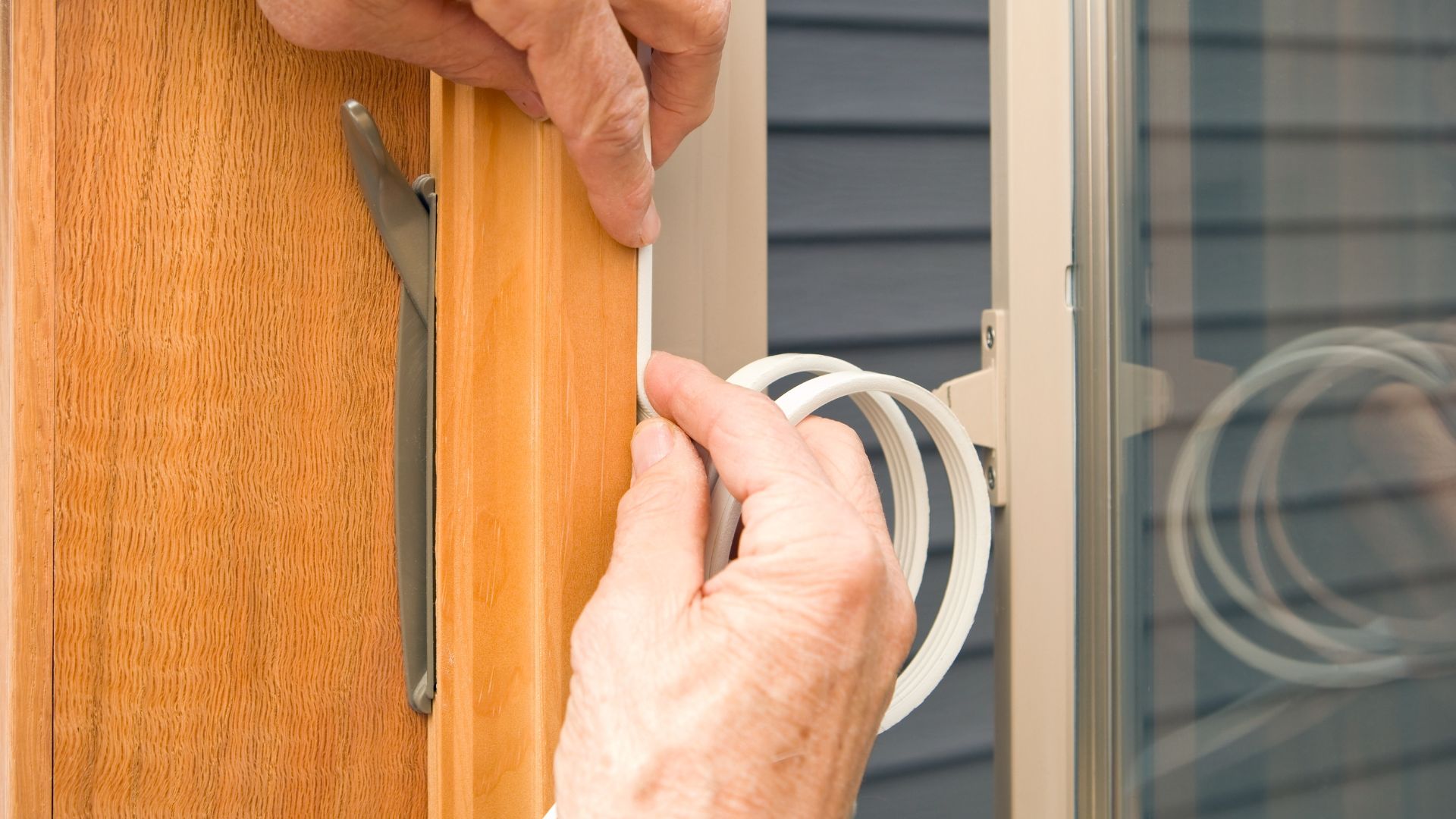 Le guide complet des joints et du mastic des fenêtres en bois pour une isolation optimale